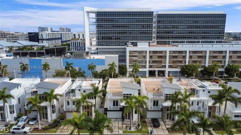 5 bedroom SingleFamilyResidence at 8249 NW 34th Dr, Oasis Park Square At Dora, Doral — photo 3