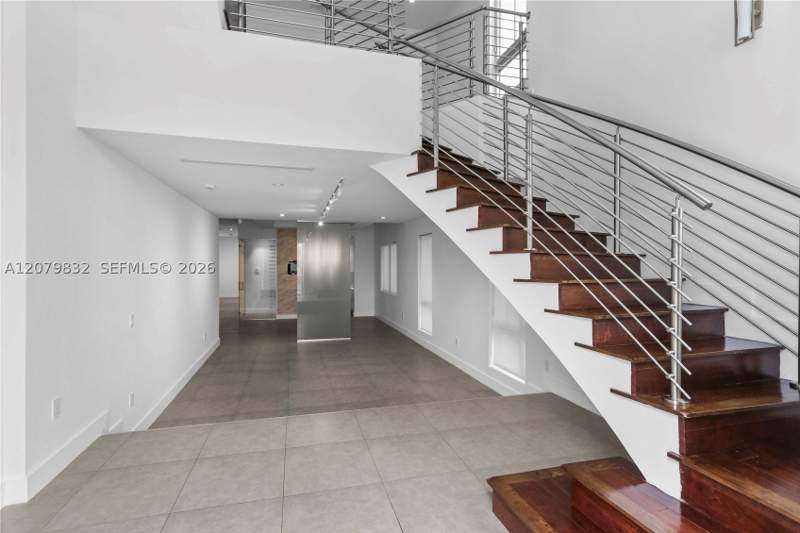 5 bedroom SingleFamilyResidence at 8249 NW 34th Dr, Oasis Park Square At Dora, Doral — photo 5