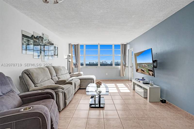 1 bedroom Condominium at 1351 NE Miami Gardens Dr 1504E, Buckley Towers Condo - Ea, Miami — photo 2