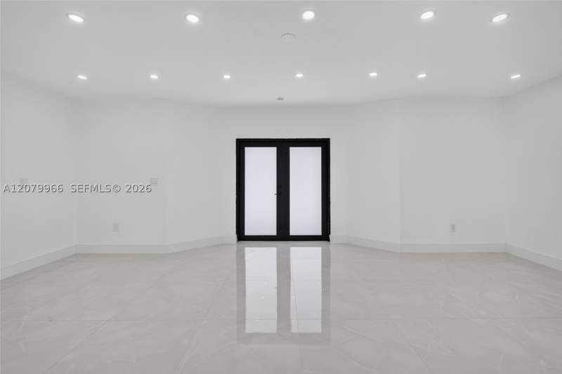 3 bedroom SingleFamilyResidence at 1200 NE 204th Ter, Mansionette Homes Sec 2, Miami — photo 4