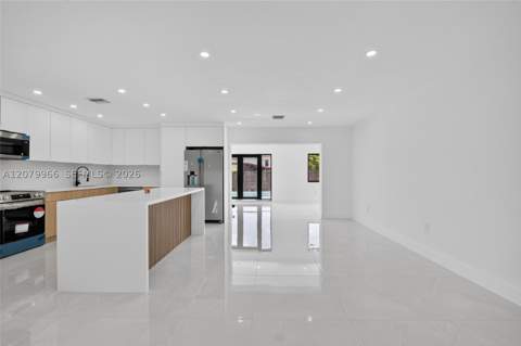 1200 NE 204th Ter, Miami FL - photo 8 of 51