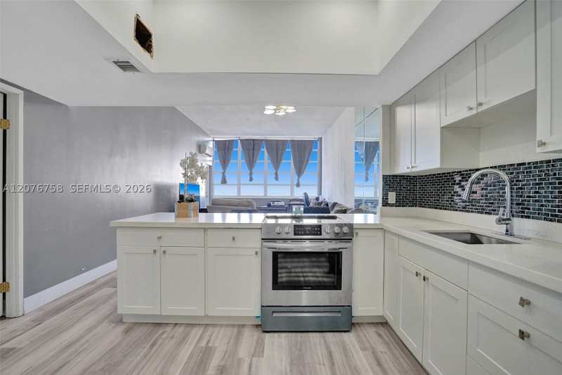 1 bedroom Condominium at 1351 NE Miami Gardens Drive 1703E, Buckley Towers Condo - Ea, Miami — photo 1