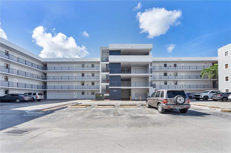 3 bedroom Condominium at 5825 W 25 Ct 212, El Pueblo De Vera Condo, Hialeah — photo 3