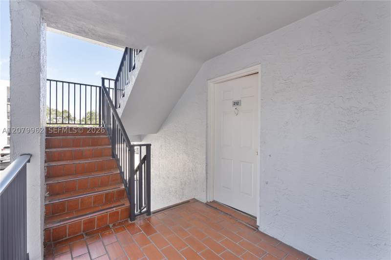 3 bedroom Condominium at 5825 W 25 Ct 212, El Pueblo De Vera Condo, Hialeah — photo 4