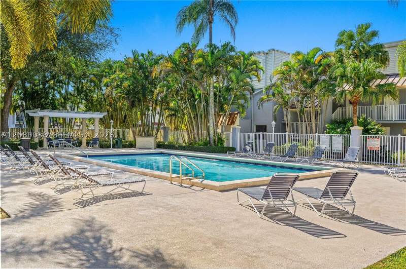 2 bedroom Condominium at 4600 SW 67th Ave 248, Sunwood Condo, Miami — photo 2