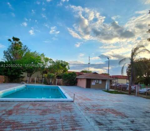 6480 W 27th Ct 54-22, Hialeah FL - photo 16 of 19