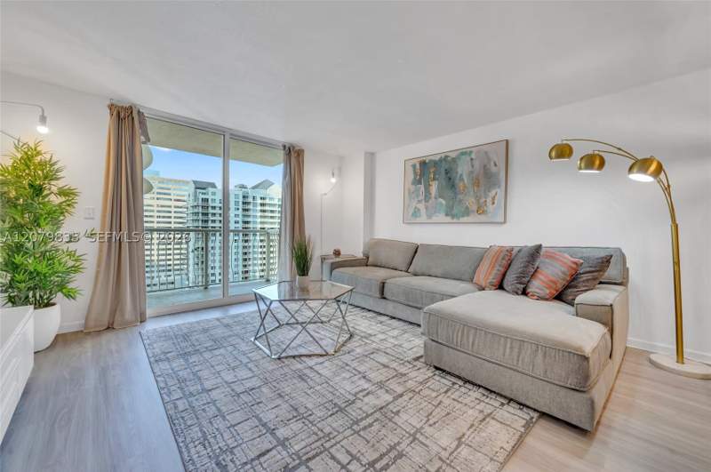 1 bedroom Condominium at 1200 Brickell Bay Dr 2904, The Club At Brickell Bay, Miami — photo 4
