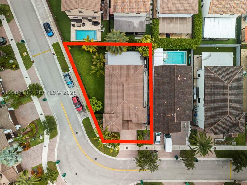 4 bedroom SingleFamilyResidence at 10269 NW 86th St, Grand Bay North, Doral — photo 2
