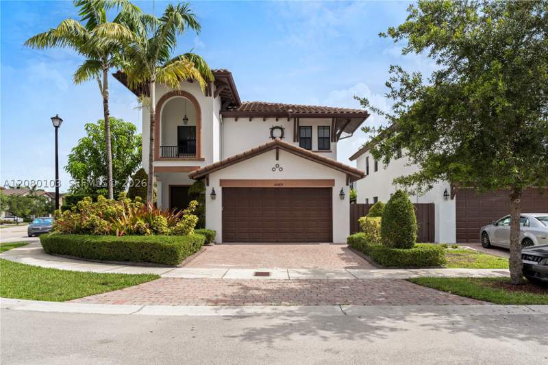 4 bedroom SingleFamilyResidence at 10269 NW 86th St, Grand Bay North, Doral — photo 3