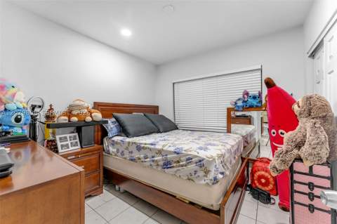 9741 Bahama Dr, Cutler Bay FL - photo 10 of 39