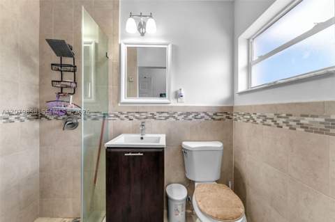 9741 Bahama Dr, Cutler Bay FL - photo 12 of 39