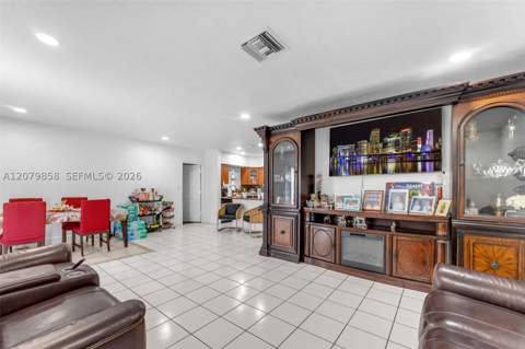 9741 Bahama Dr, Cutler Bay FL - photo 6 of 39