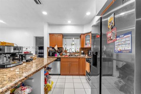 9741 Bahama Dr, Cutler Bay FL - photo 7 of 39