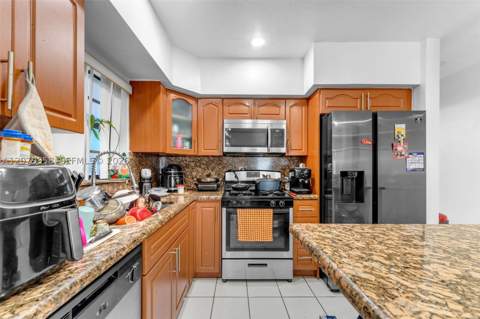 9741 Bahama Dr, Cutler Bay FL - photo 8 of 39