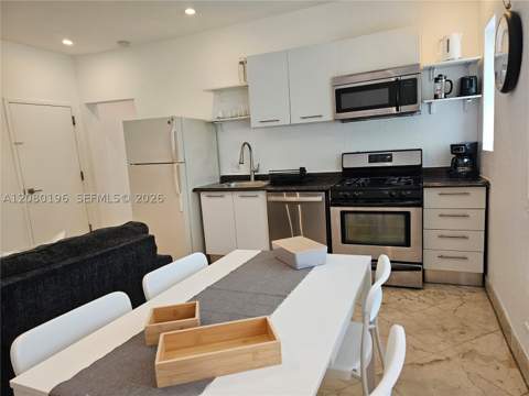 500 14th St 203, Miami Beach FL - photo 9 of 29