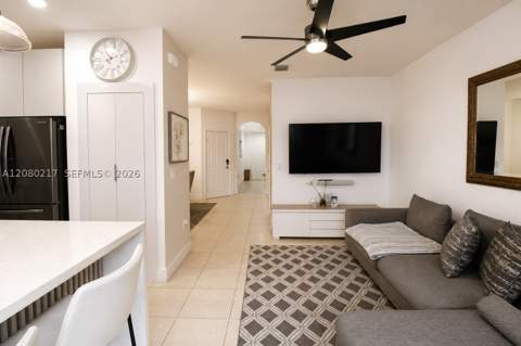 10327 NW 89th Ter, Doral FL - photo 10 of 35