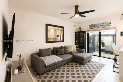 10327 NW 89th Ter, Doral FL - photo 11 of 35
