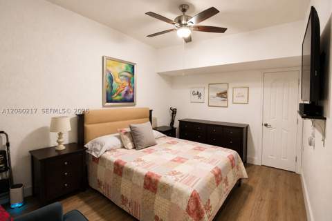 10327 NW 89th Ter, Doral FL - photo 12 of 35