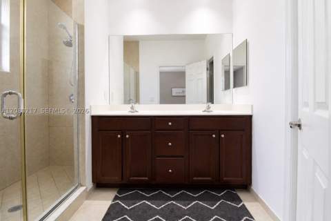 10327 NW 89th Ter, Doral FL - photo 16 of 35