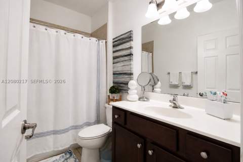 10327 NW 89th Ter, Doral FL - photo 19 of 35