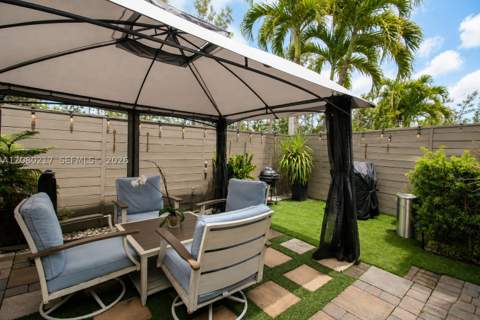 10327 NW 89th Ter, Doral FL - photo 22 of 35