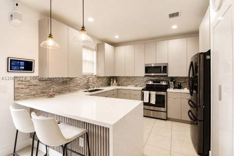 10327 NW 89th Ter, Doral FL - photo 8 of 35