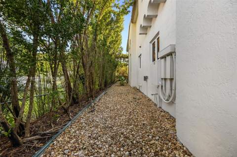 11011 Marin Street, Coral Gables FL - photo 16 of 70