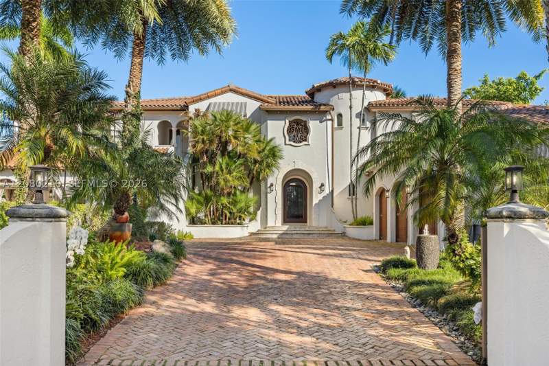6 bedroom SingleFamilyResidence at 11011 Marin Street, Hammock Oaks Harbor Sec 3, Coral Gables — photo 2