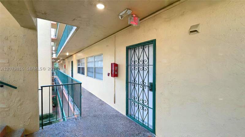 2 bedroom Condominium at 1975 W 44th Pl A302, Towers Of Westland Condo, Hialeah — photo 5