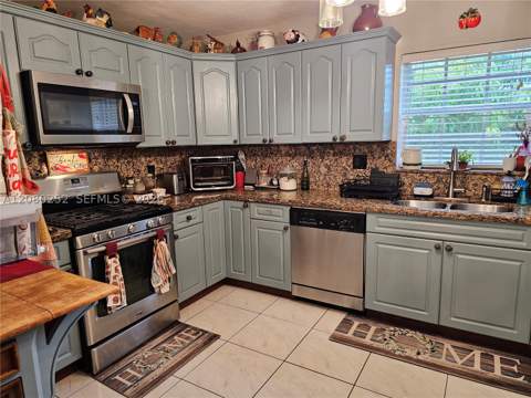 20700 Leeward Ln, Cutler Bay FL - photo 12 of 39