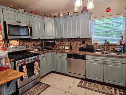 20700 Leeward Ln, Cutler Bay FL - photo 13 of 39
