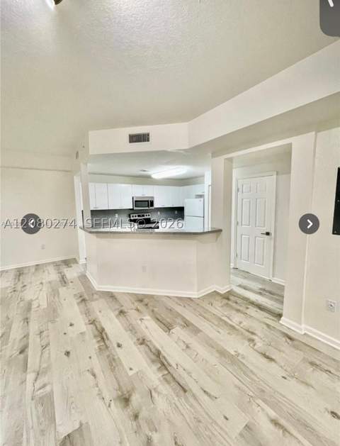 10902 NW 83 St 219, Doral FL - photo 6 of 12
