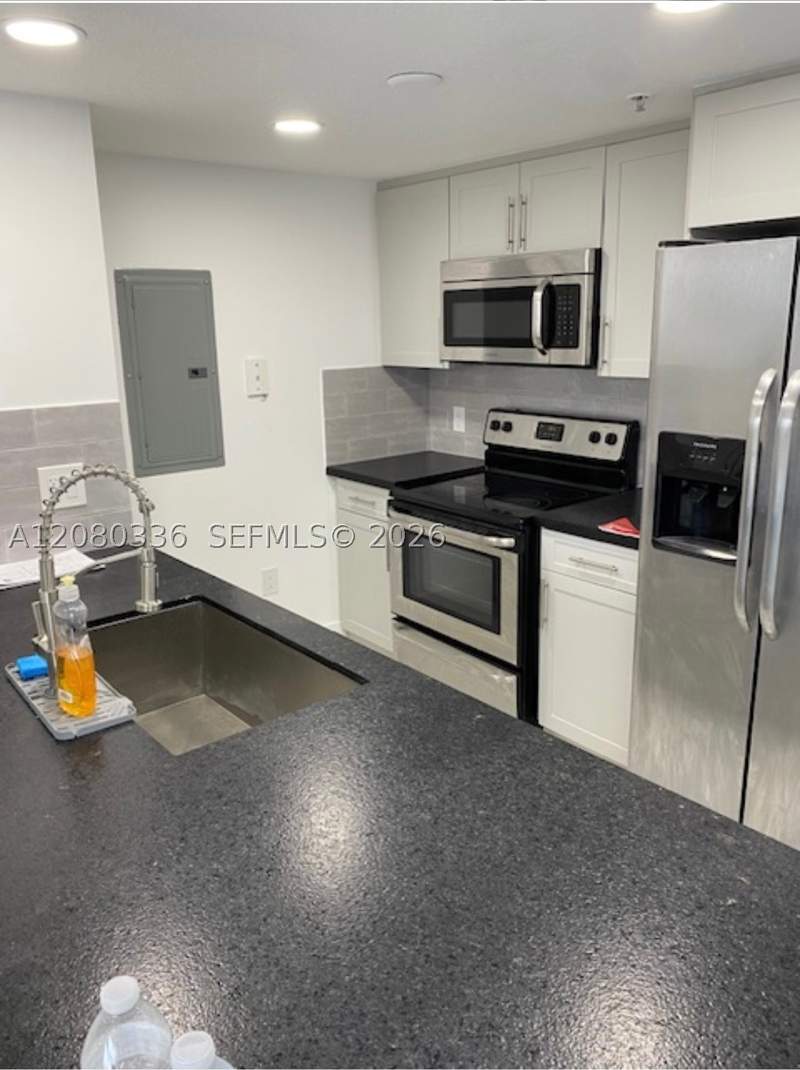 2 bedroom Condominium at 816 NW 11th St 902, Seybold Pointe Condo, Miami — photo 2