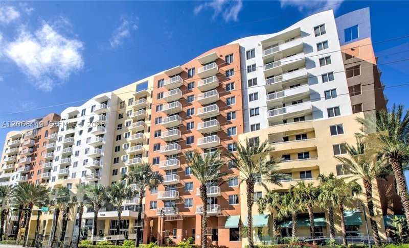 1 bedroom Condominium at 18800 NE 29th Ave 221, Venture At Aventura East, Aventura — photo 1