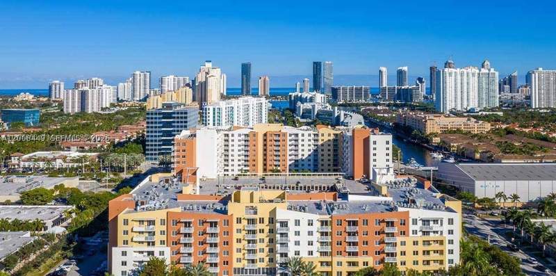1 bedroom Condominium at 18800 NE 29th Ave 221, Venture At Aventura East, Aventura — photo 2