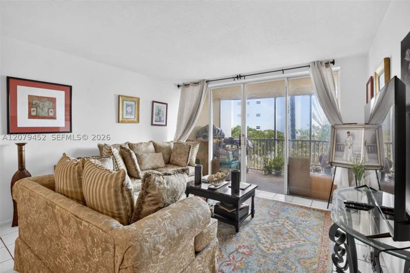 1 bedroom Condominium at 1770 NE 191st St 401-1, Jade Winds Group -, Miami — photo 2