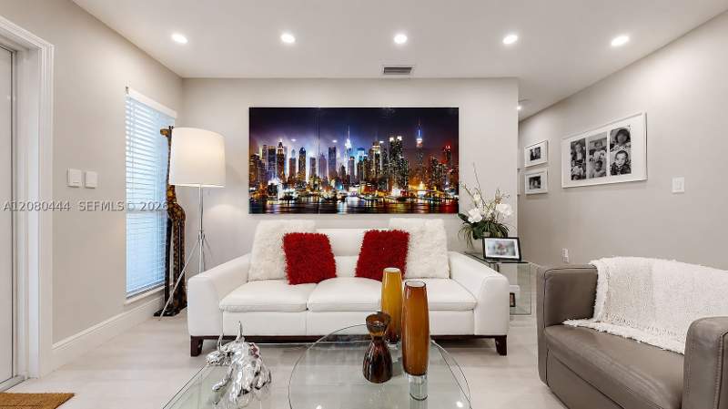 4 bedroom SingleFamilyResidence at 6 Carmona Ave, Coral Gables Flagler Stre, Coral Gables — photo 4