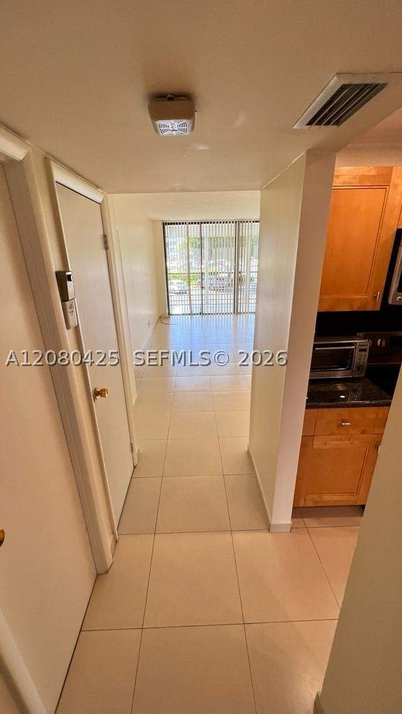 1 bedroom Condominium at 20500 W Country Club Dr 204, Biscaya III Condo, Aventura — photo 3