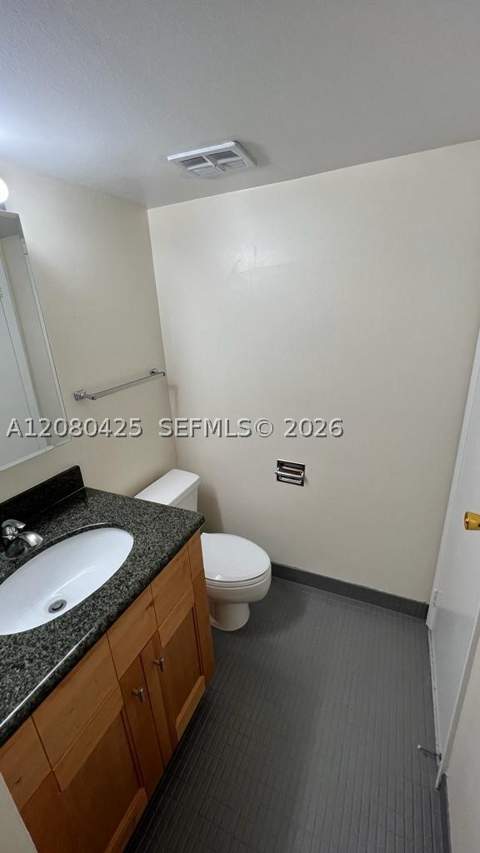 20500 W Country Club Dr 204, Aventura FL - photo 8 of 13