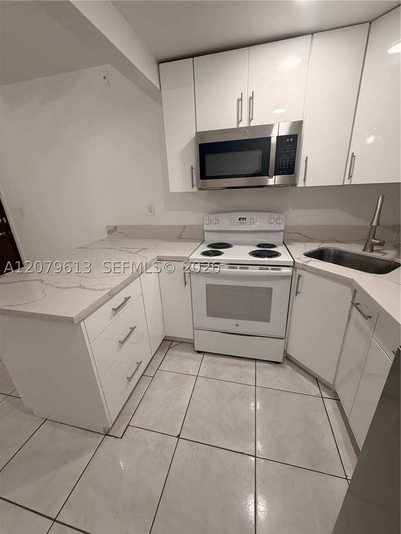 1 bedroom Condominium at 4715 NW 7th St 108-2, Sunset Villas Condo, Miami — photo 1