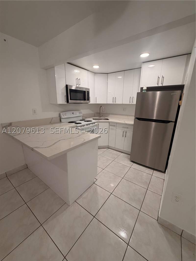 1 bedroom Condominium at 4715 NW 7th St 108-2, Sunset Villas Condo, Miami — photo 2