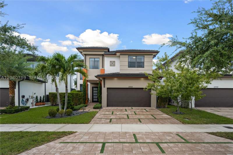 4 bedroom SingleFamilyResidence at 15742 NW 88th Ave, Dunnwoody Lake, Miami Lakes — photo 2