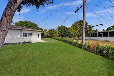 2125 Alamanda Dr, North Miami FL - photo 10 of 46