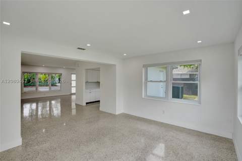2125 Alamanda Dr, North Miami FL - photo 22 of 46