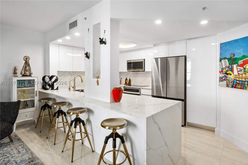 1 bedroom Condominium at 701 Brickell Key Blvd 707, Courvoisier Courts Condo, Miami — photo 4