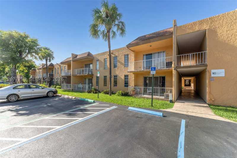 3 bedroom Condominium at 13700 SW 62nd St 213, Kendall Heights Condo, Miami — photo 1