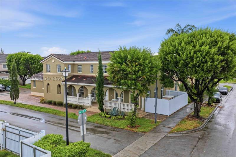 4 bedroom SingleFamilyResidence at 13988 SW 278th Ln, Mandarin Lakes, Homestead — photo 2