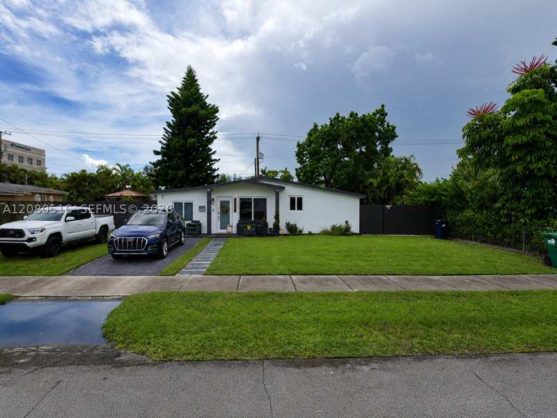 3 bedroom SingleFamilyResidence at 9900 SW 87th St, Heftler Homes Sunset Park, Miami — photo 1