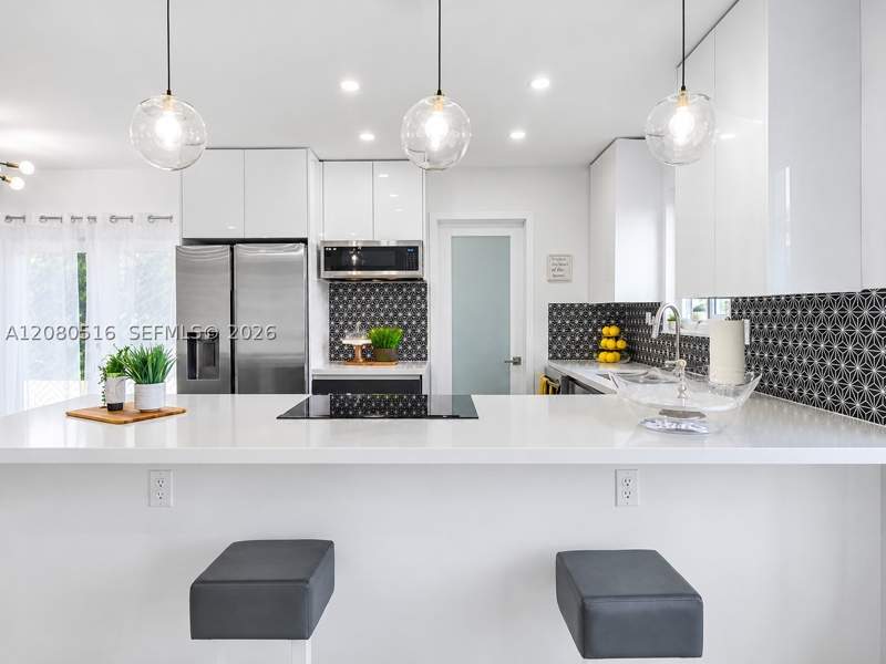 3 bedroom SingleFamilyResidence at 9900 SW 87th St, Heftler Homes Sunset Park, Miami — photo 4