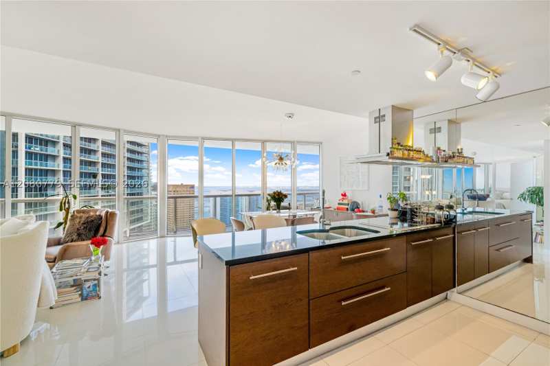2 bedroom Condominium at 495 Brickell Ave 4704, Icon Brickell No Two, Miami — photo 1